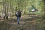 Bjarne og Gunnar rekognoserer vejen i skoven ved Panzewitz