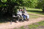 Frokost i parken nedenfor borgen i Neustadt-Glewe, d. 28.05.2004. Orla Jessen